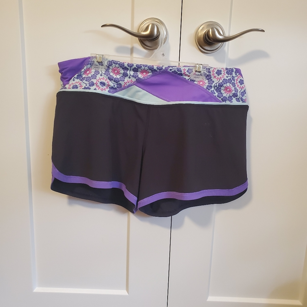 Lululemon sz 8 running shorts
